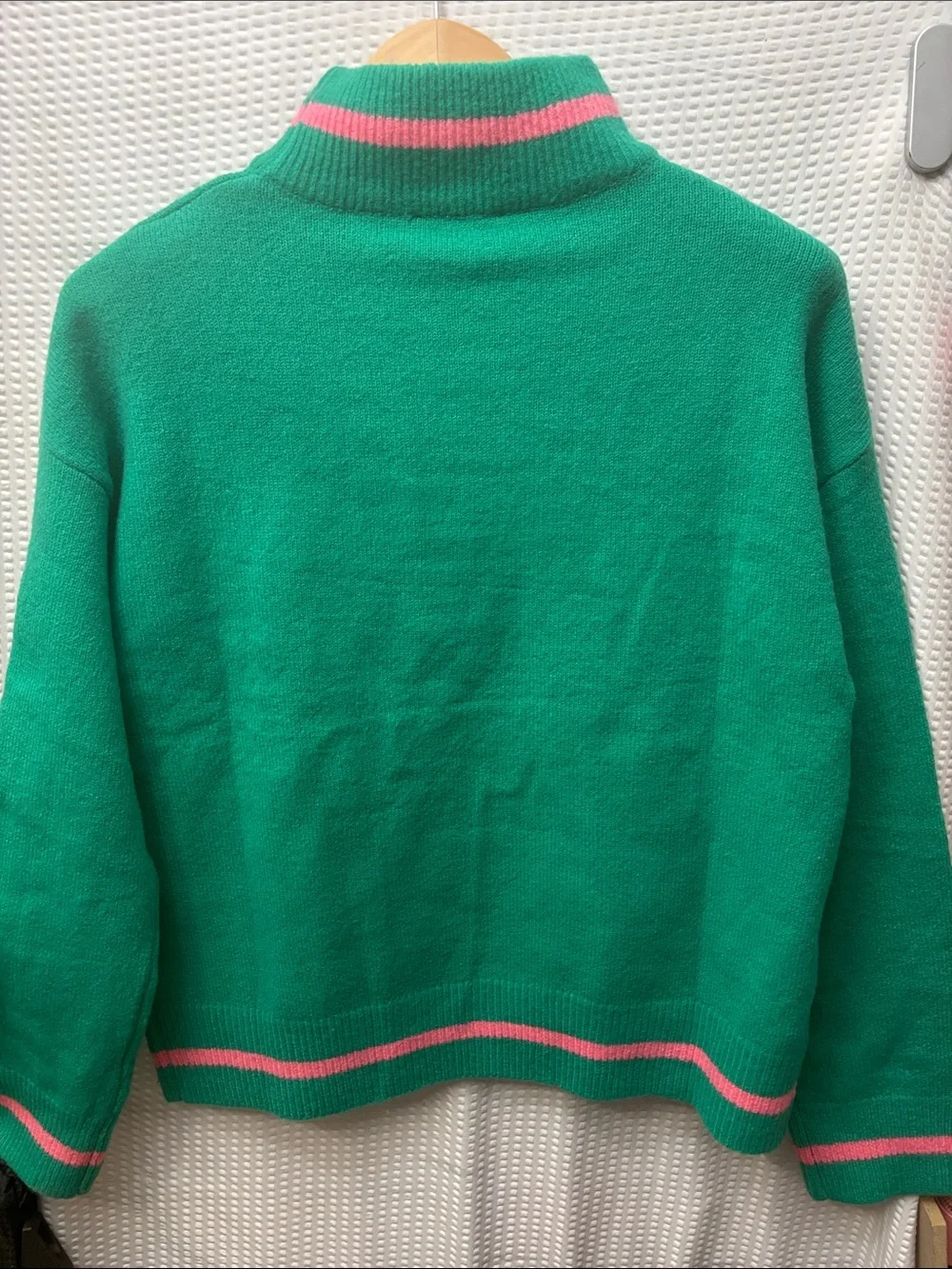 New Women’sTHML green/pink mock neck sweater